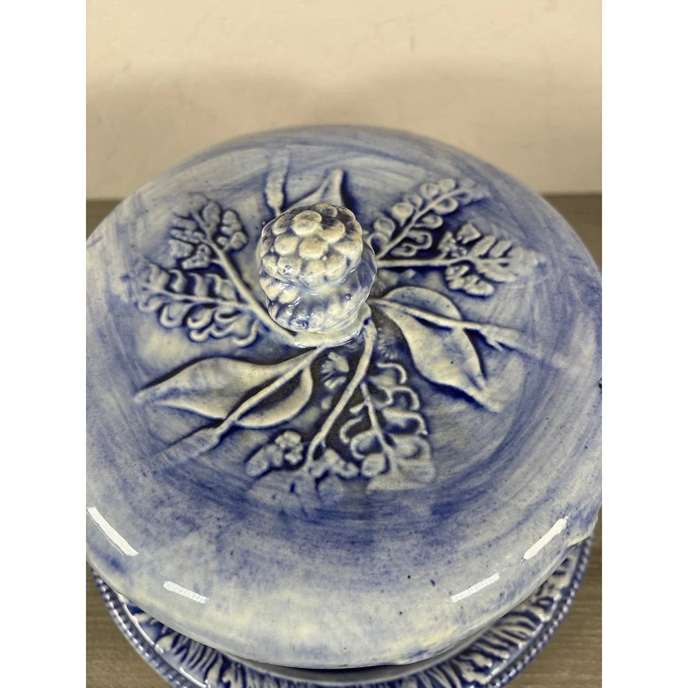 Unbranded antique majolica